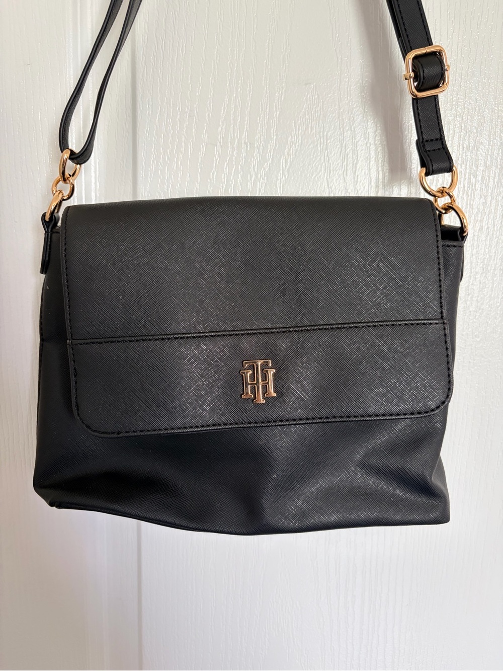 Tommy Hilfiger Camilla ll sling bag, Dark Navy/ Black Crossbody w/ Gold Hardware - Picture 3 of 7